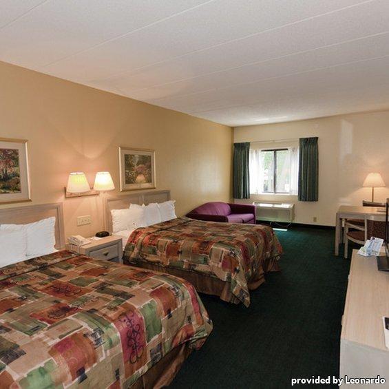 Best Western Port Clinton Room photo