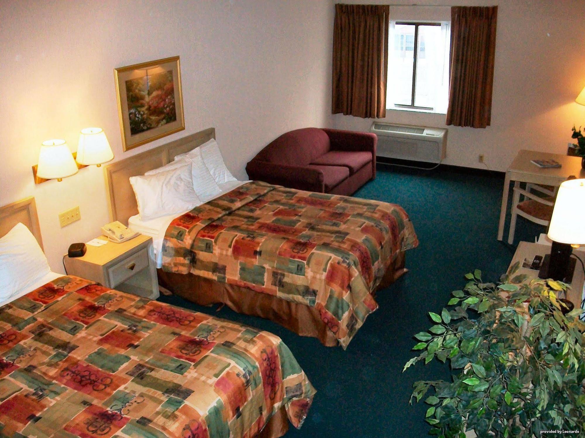 Best Western Port Clinton Room photo