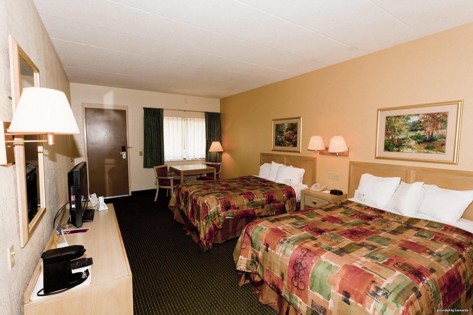 Best Western Port Clinton Room photo